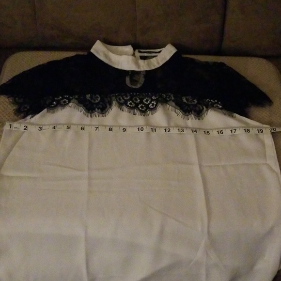 LACE YOKE KEYHOLE BACK BLOUSE - Picture 6 of 6